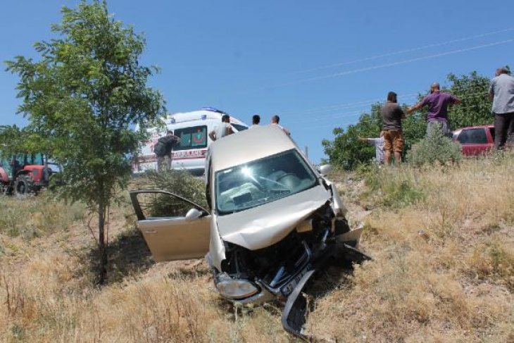 Hatalı sollamayla gelen kaza: 3 yaralı