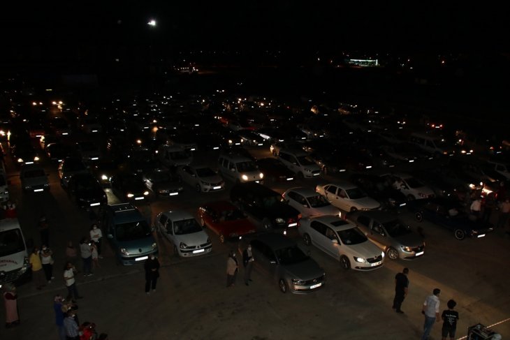 Akşehir'de arabalı sinema etkinliğine yoğun ilgi