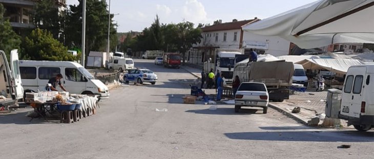 Konya'da pazar yerinde esnafın bıçaklı kavgası: 2 yaralı