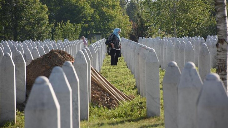 Srebrenitsa Soykırımı'nın 9 kurbanı daha toprağa verildi