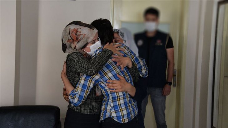 PKK'lı kadın terörist ikna çalışması sonucu Suriye sınırında teslim oldu