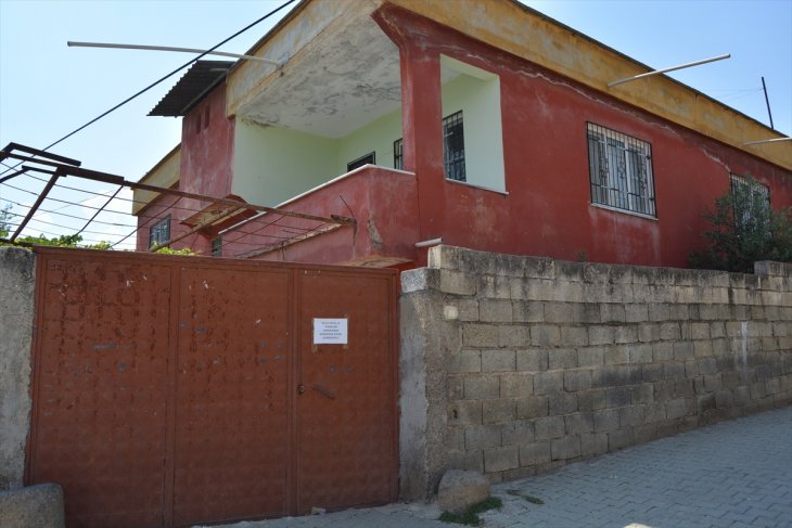 Ziyarete gelenlerde Kovid-19 tespit edilince 8 ev karantinaya alındı