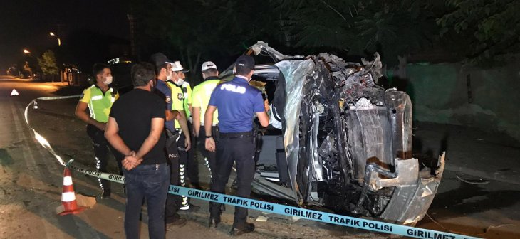 Konya’da duvara çarpan minibüs devrildi, sürücü hayatını kaybetti