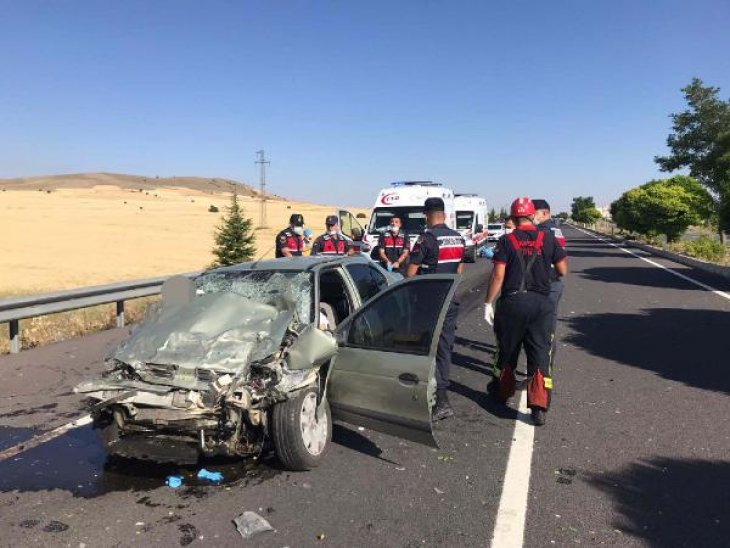 TIR’la çarpışan araçtaki polis memuru ile anne ve babası hayatını kaybetti