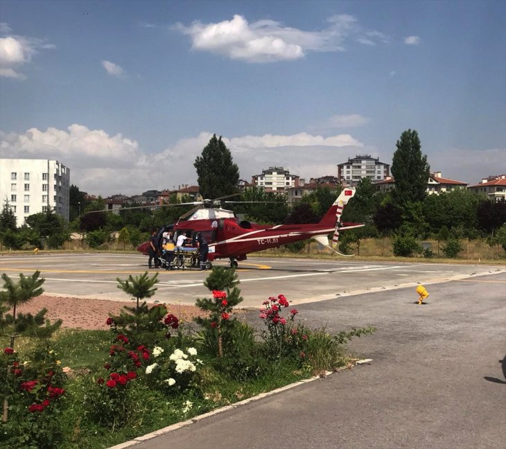 Ambulans helikopter, parmağı kopan kişi için havalandı