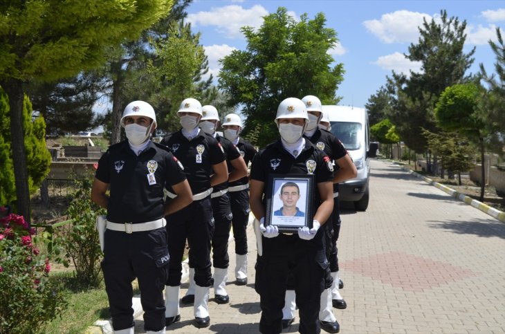 Kaza kurbanı polis ve anne – babasına veda