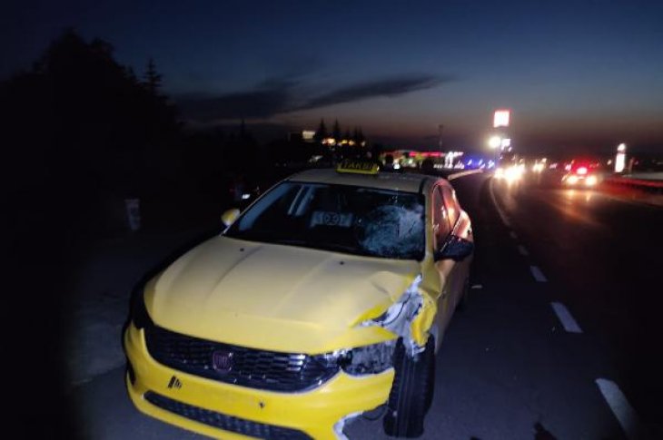 Taksinin çarptığı yaya genç öldü