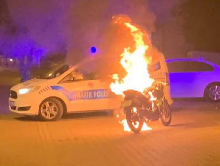 Polis ceza yazınca sinirlenip motosikletini ateşe verdi