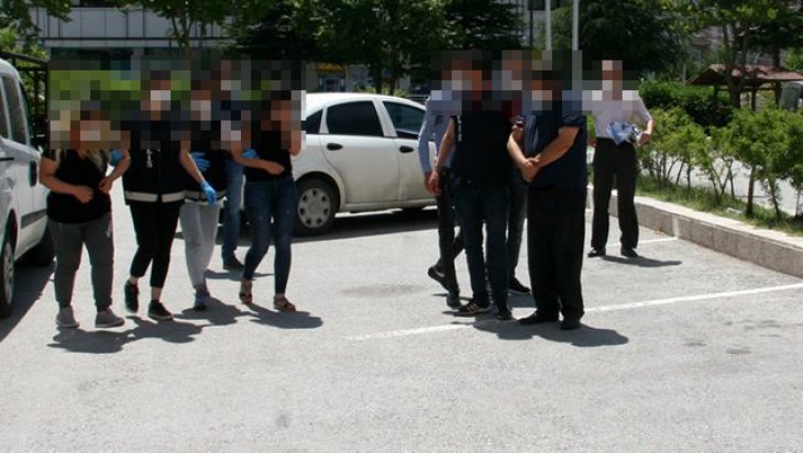 3 kelimelik ilan polisin dikkatinden kaçmadı, fuhuş operasyonunda 5 kişi gözaltına alındı