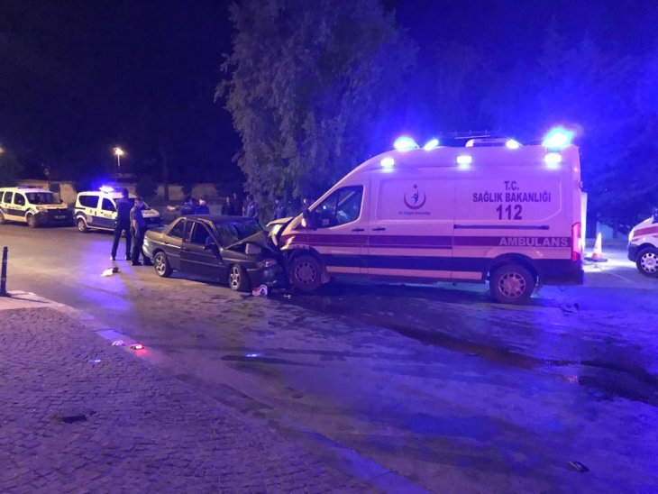Konya’da ambulansla otomobil çarpıştı: 7 yaralı var