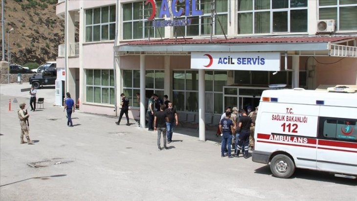Şemdinli'de askeri aracın geçişi sırasında patlama: 2 askerimiz ile 1 güvenlik korucusu yaralandı