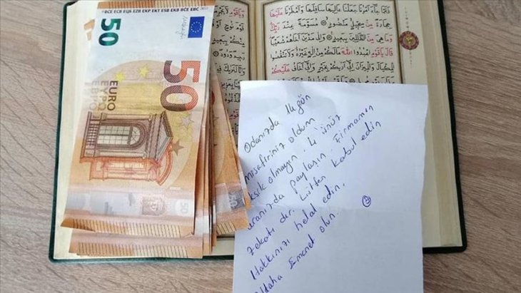 Bu dünya seninle daha da güzel! Karantinada kaldığı yurt odasındaki Kur'an-ı Kerim'in arasına 400 avro bıraktı