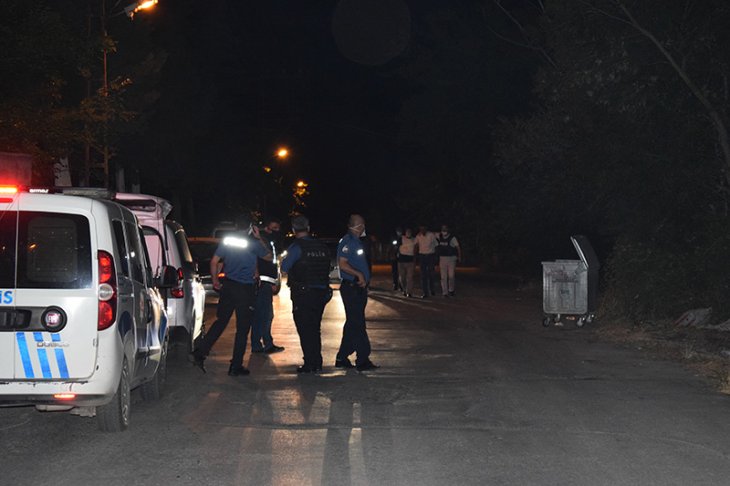 Türbe ziyareti yapan vatandaşların üzerine ateş açıldı