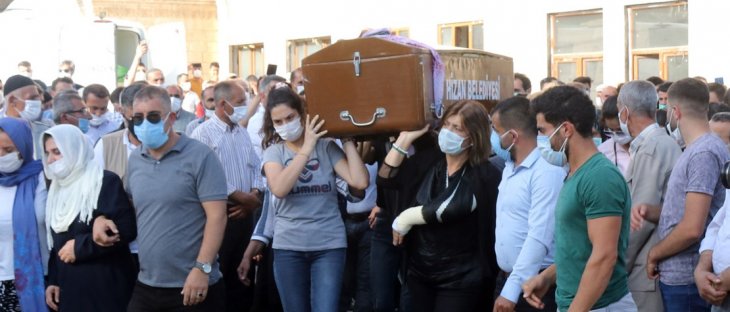 Vahşi bir cinayetle katledilen Pınar, son yolculuğuna uğurlandı