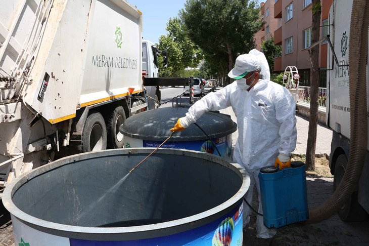 Meram'da çöp konteynerleri sürekli dezenfekte ediliyor