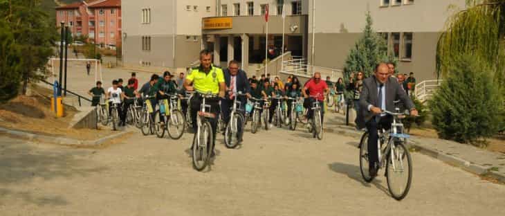 Akşehir'de pedallar kitap için döndü