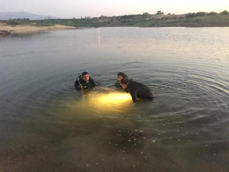 Serinlemek için baraj gölüne giren çocuk boğuldu