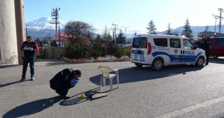 Polis memuru ve babası 3 kişiyi yaraladı