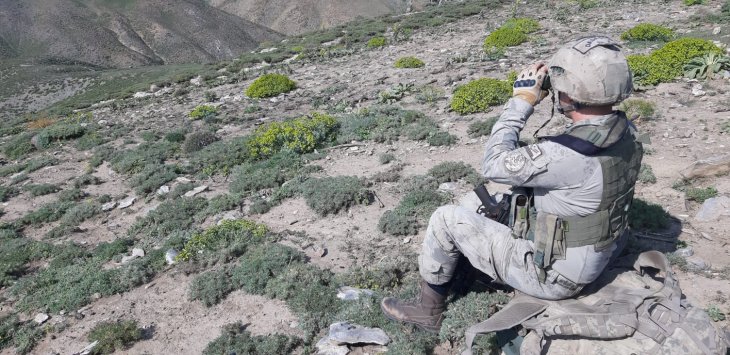 Siirt’te etkisiz hale getirilen 2 teröriste ait mühimmat ele geçirildi! Operasyona dair görüntüler