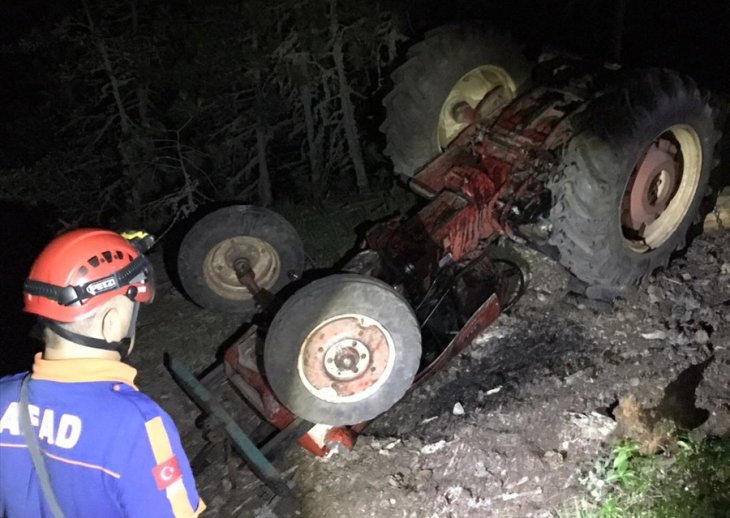 Kayıp sürücü devrilen traktörün altında ölü bulundu