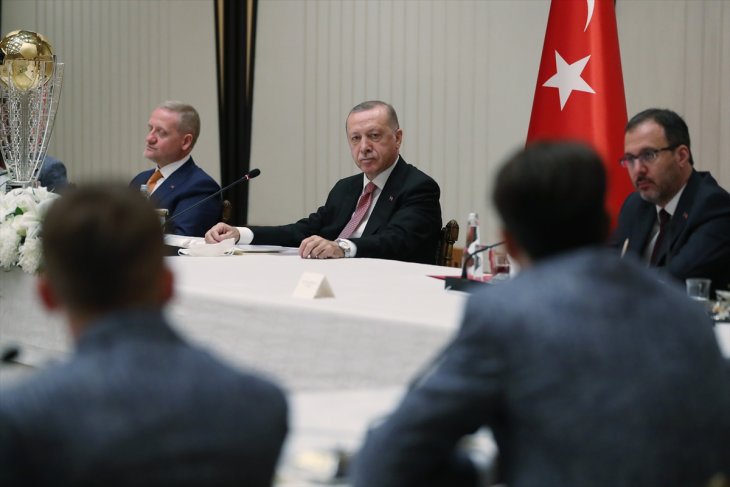 Cumhurbaşkanı Erdoğan, Şampiyon Başakşehir Futbol Kulubü heyetini kabul etti