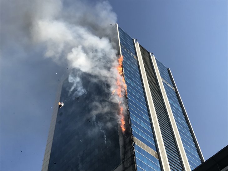 Başkent'te iş merkezinde yangın