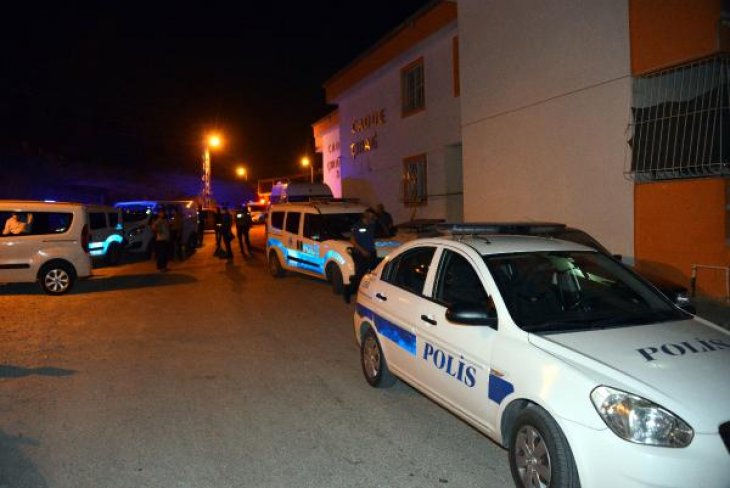 Eşinin eski erkek arkadaşını pompalı tüfekle vurdu