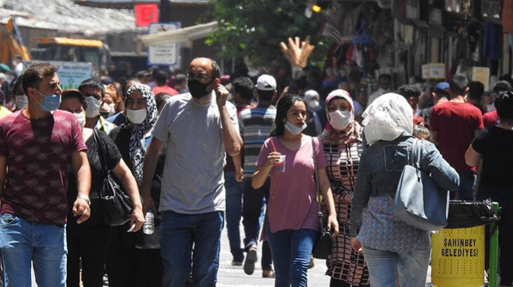 18 bin kişinin karantinada olduğu kentin Valisinden bayram uyarısı: Ne kadar çok el öpersek...