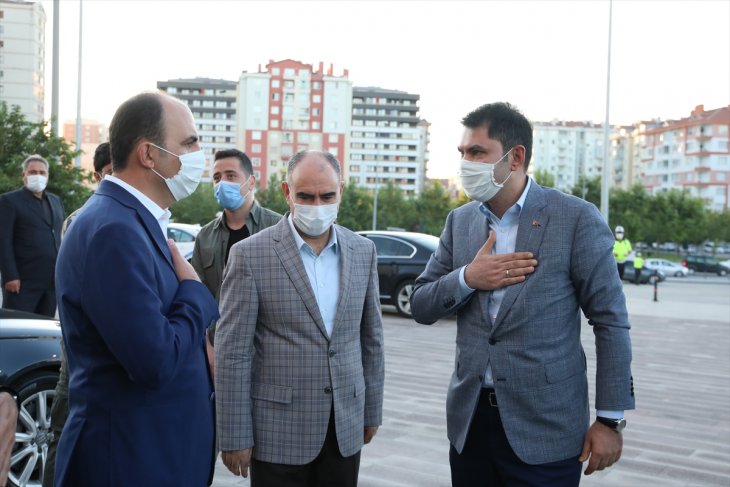 Çevre ve Şehircilik Bakanı Murat Kurum Konya'da vatandaşlarla bayramlaştı