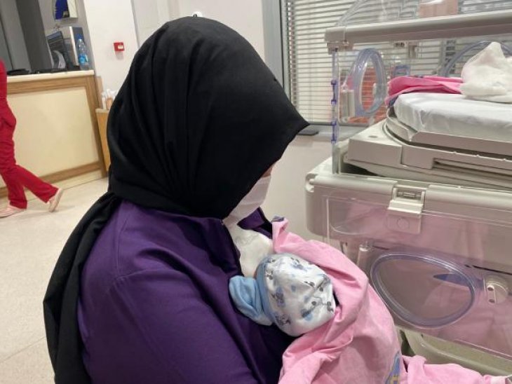 Kadavradan rahim nakliyle anne olmuştu! Derya Sert bebeğiyle buluştu