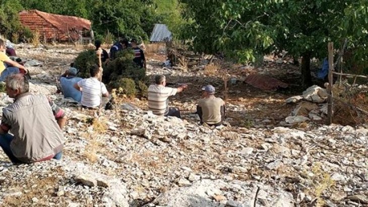 19 yaşındaki genç, doludan saklanmak için girdiği ağacın altında ölü bulundu