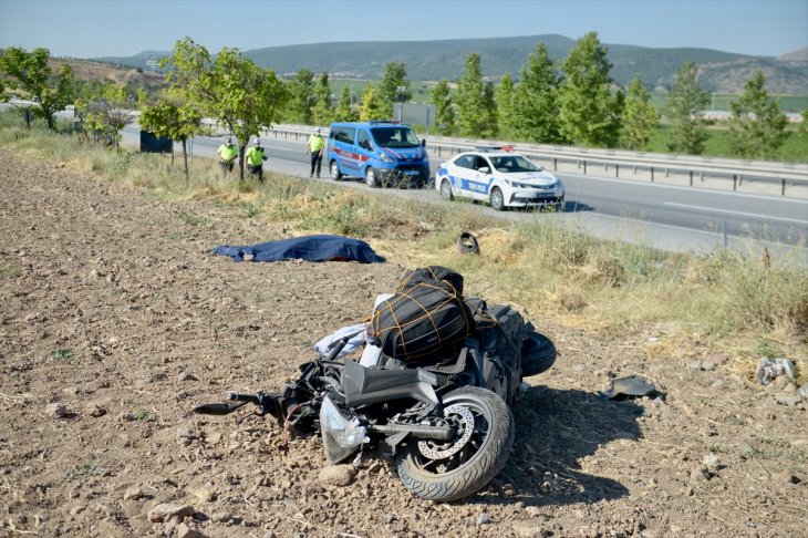 Genç motosiklet sürücüsü feci kazada can verdi