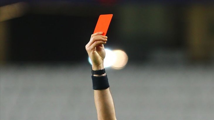 Kasıtlı öksüren futbolcu kırmızı kart görecek