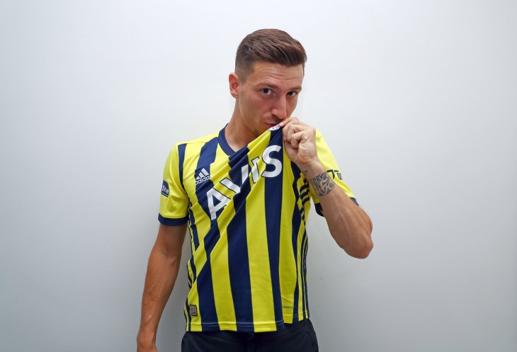Fenerbahçe, Mert Hakan Yandaş'ı renklerine bağladı