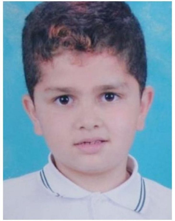 Ağabeyinin öldürdüğü 8 yaşındaki Seyit Taha, toprağa verildi