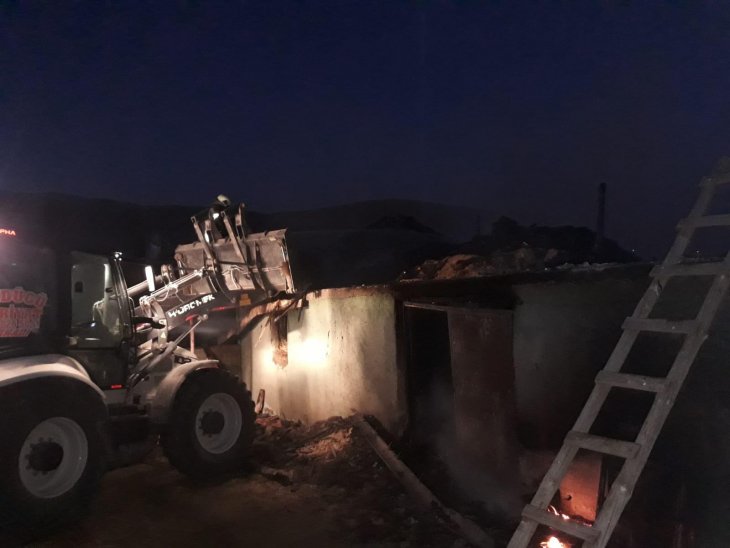 Konya’da ahır yangını! 12 ton saman yandı, bir eşek telef oldu