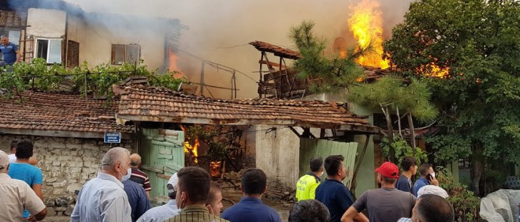 Yangın faciası: 4'ü çocuk 5 kişi hayatını kaybetti