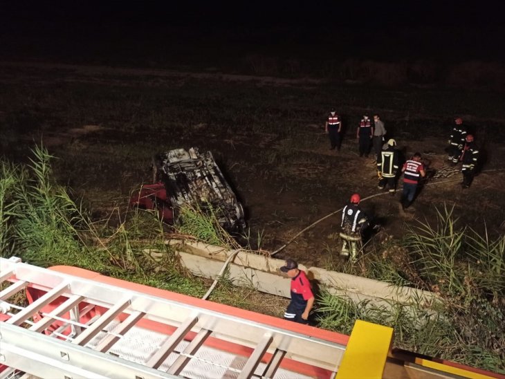 Feci kaza! Devrilen otomobilde yangın çıktı: 1 ölü