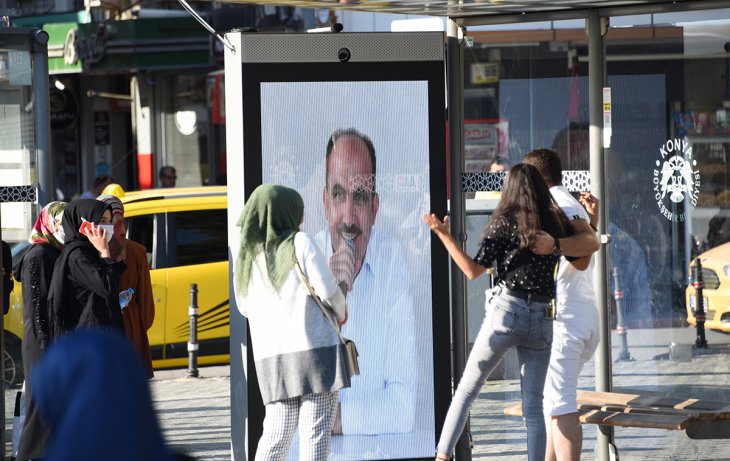 Türkiye’de ilk! Başkan Altay, Konyalılara canlı kamera sistemi ile korona uyarısı yaptı