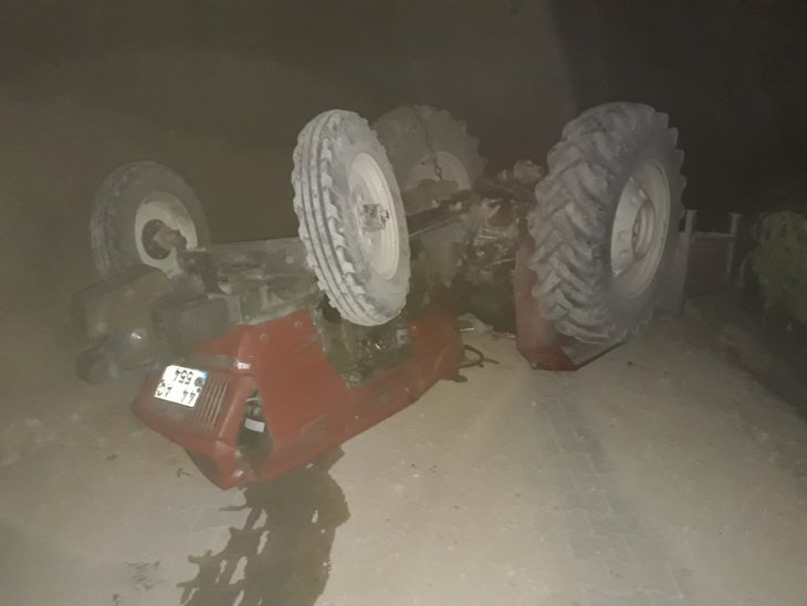 Devrilen traktörün ehliyetsiz çocuk sürücüsü hayatını kaybetti