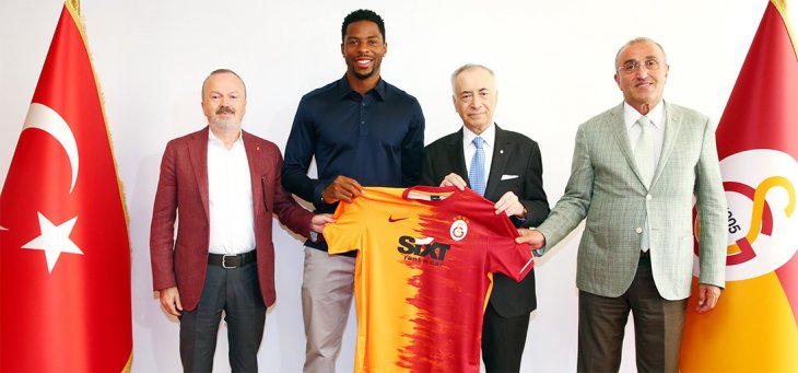 Galatasaray, Ryan Donk'un sözleşmesini uzattı