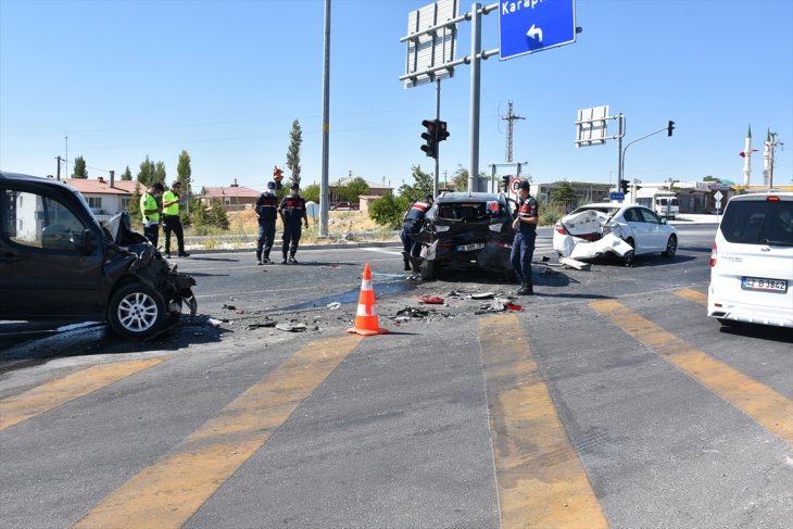 Konya yolunda zincirleme kaza: 3 yaralı