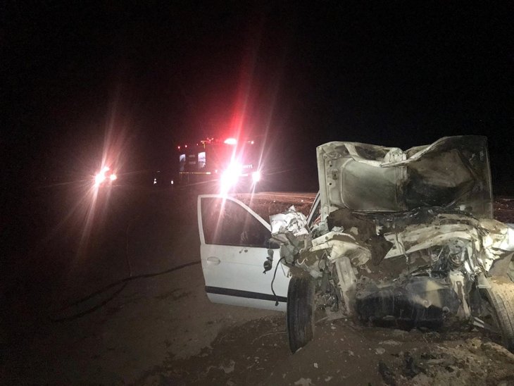 Konya’da otomobil traktöre çarptı: 1’i ağır 2 yaralı