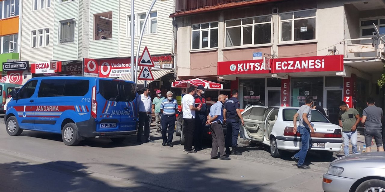 Konya’da otomobilde çıkan yangın jandarmanın dikkatiyle büyümeden söndürüldü