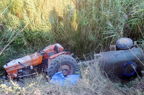 Dereye yuvarlanan traktörün sürücüsü hayatını kaybetti