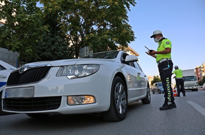 Konya’da polis kural ihlali yapan sürücülere 640 bin lira ceza yazdı