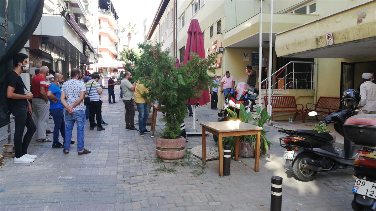 Tapu Kadastro Müdürlüğünde bıçaklı kavga: 2 yaralı