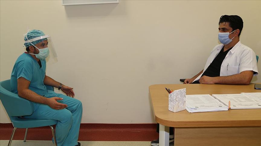 Hastalığı zorlu bir tedaviyle atlatan genç doktorlar 'tedbir' çağrısı yaptı