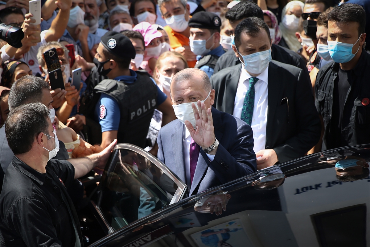 Cumhurbaşkanı Erdoğan, cuma namazını Eyüp Sultan Camisi'nde kıldı