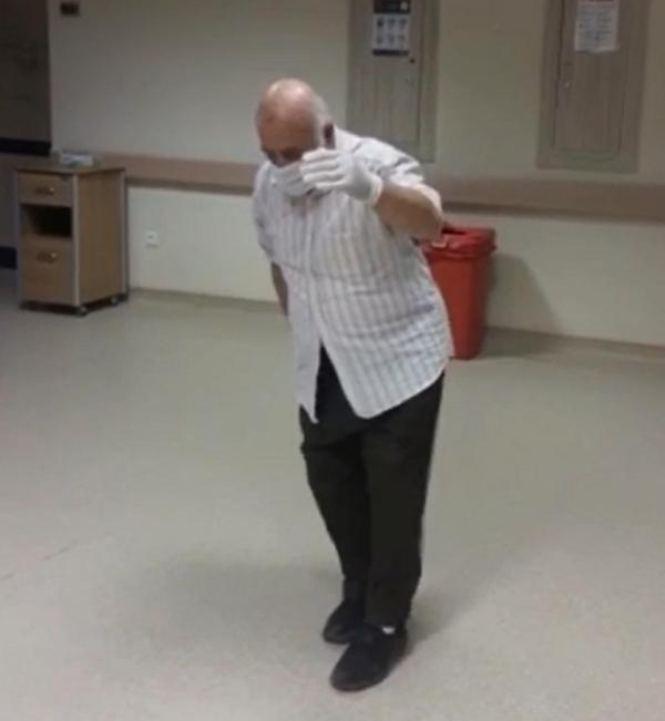 75 yaşında koronavirüs hastası taburcu olunca harmandalı oynadı